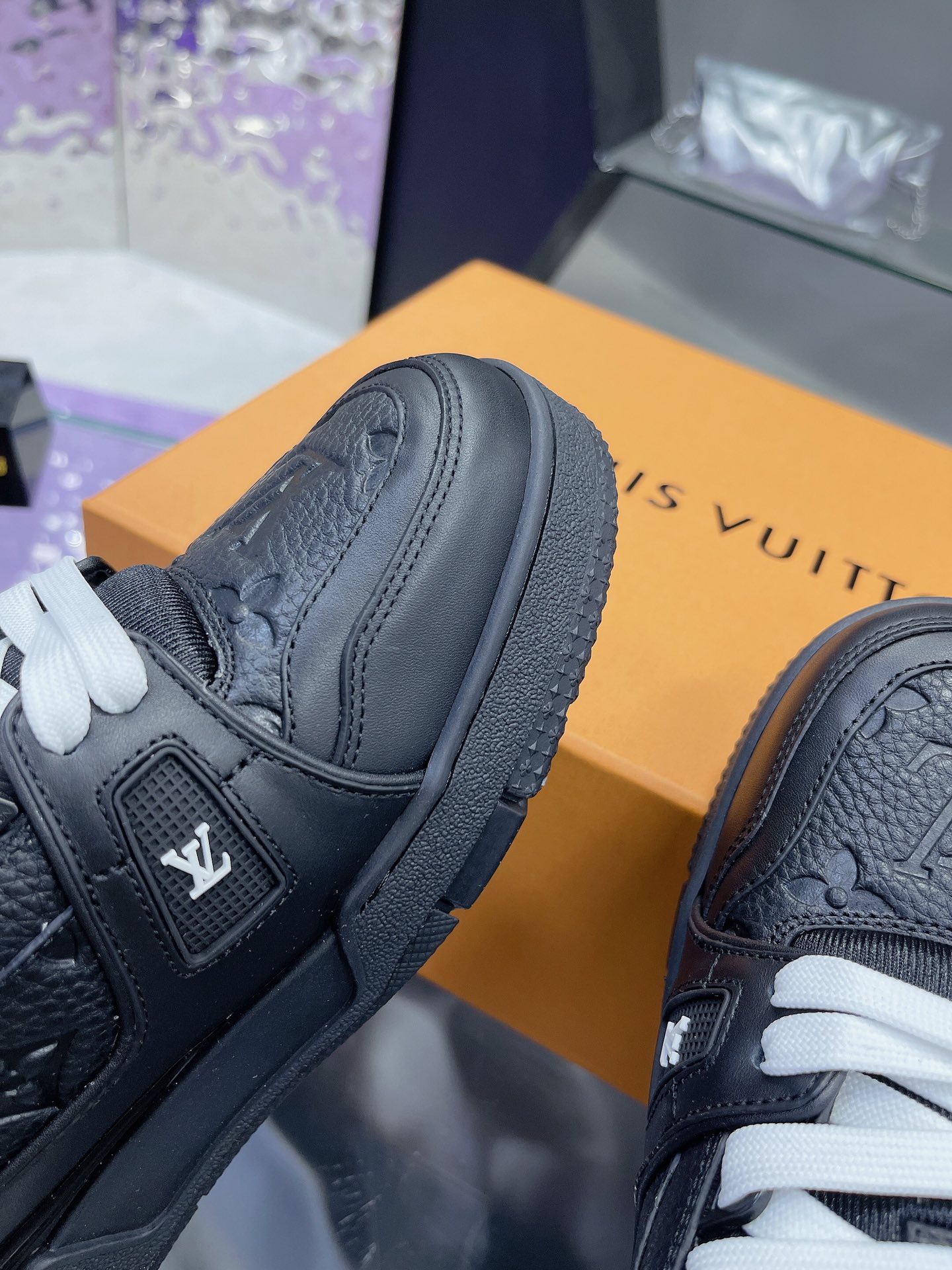 Lv Sneakers-223