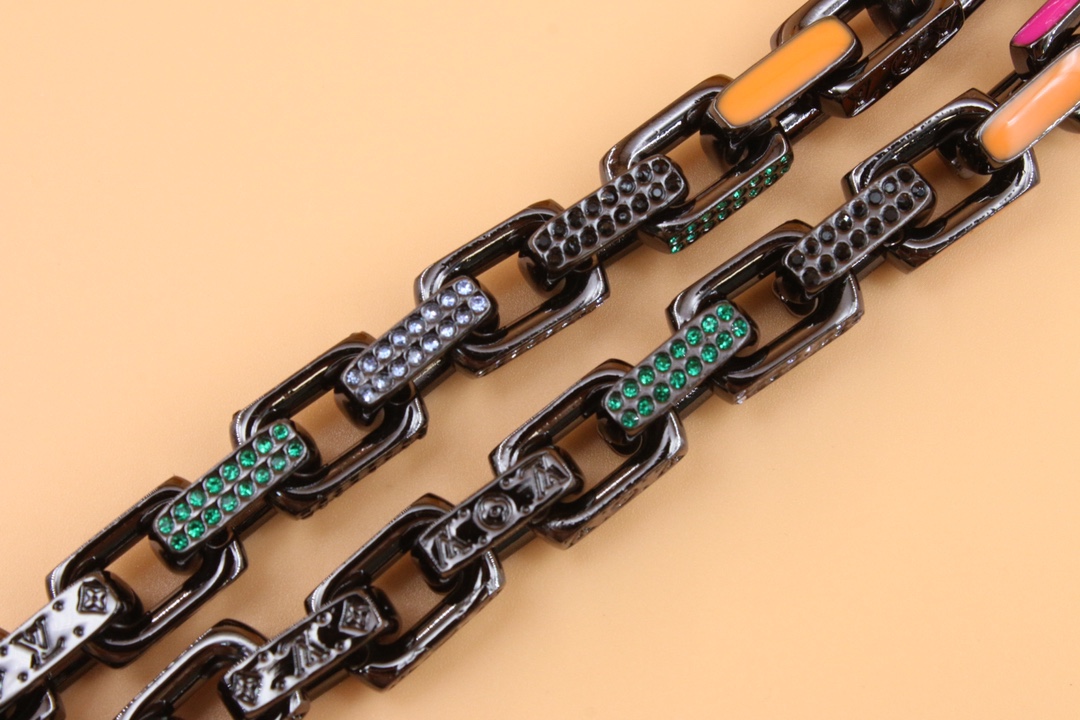 LV necklace-7