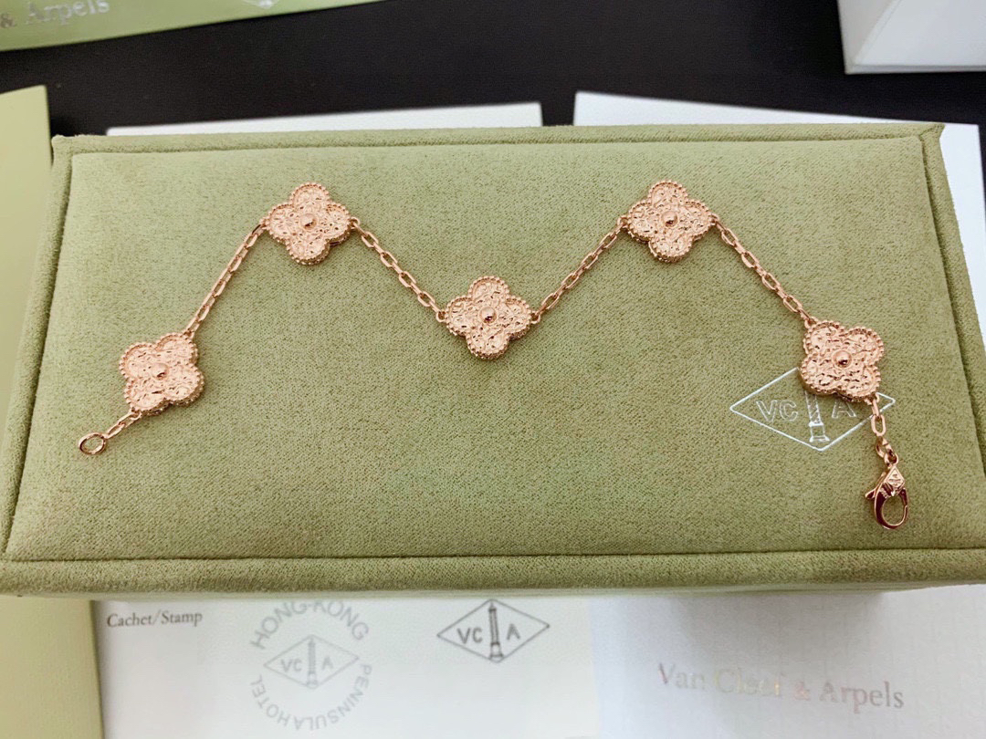 Van Cleef & Arpels Bracelet-54