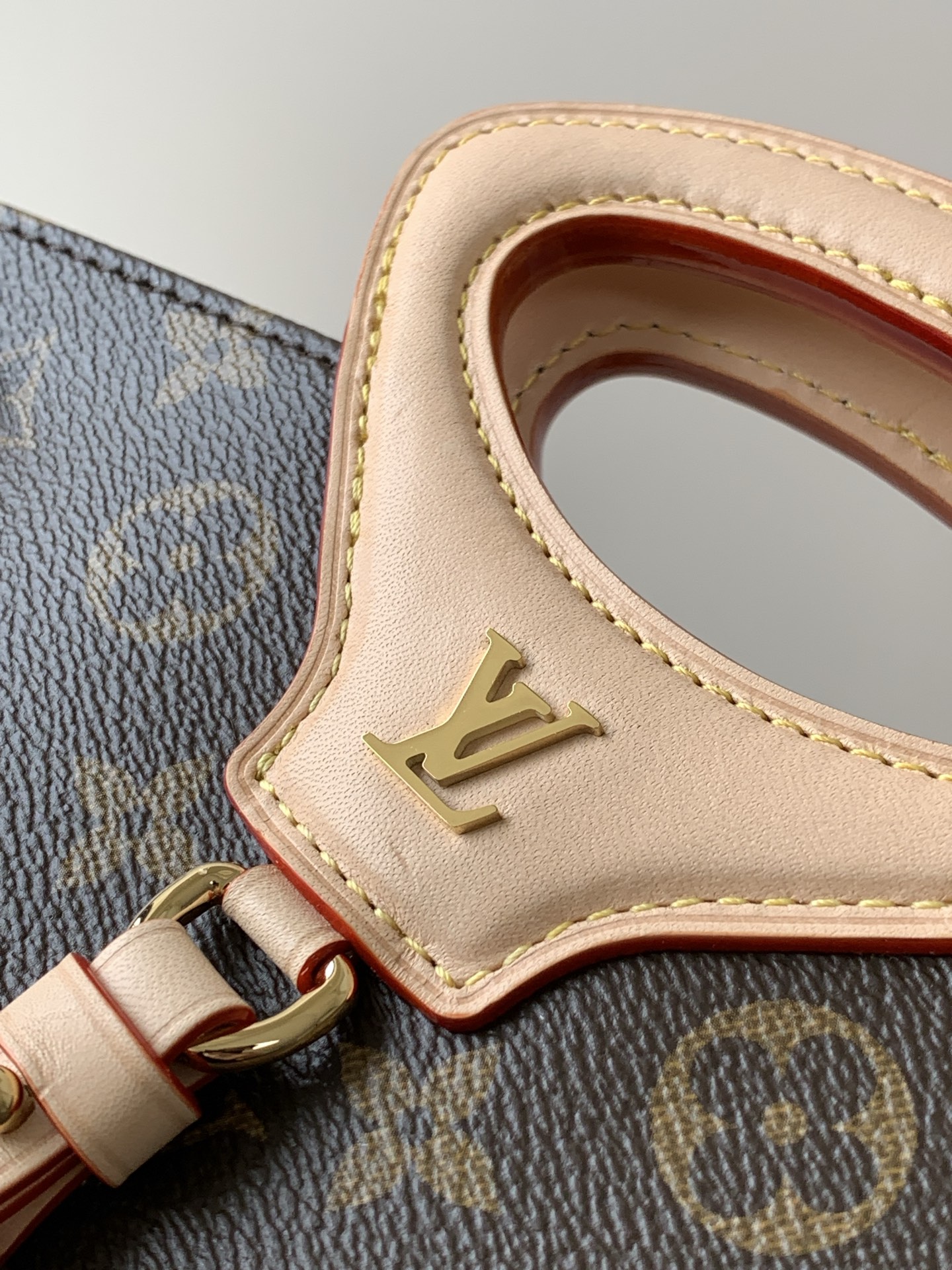 Louis Vuitton Hot New Product-209