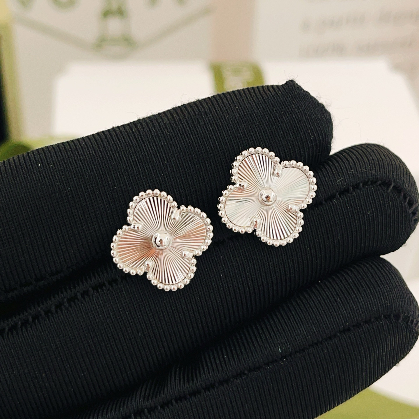 Van Cleef & Arpels earring-59