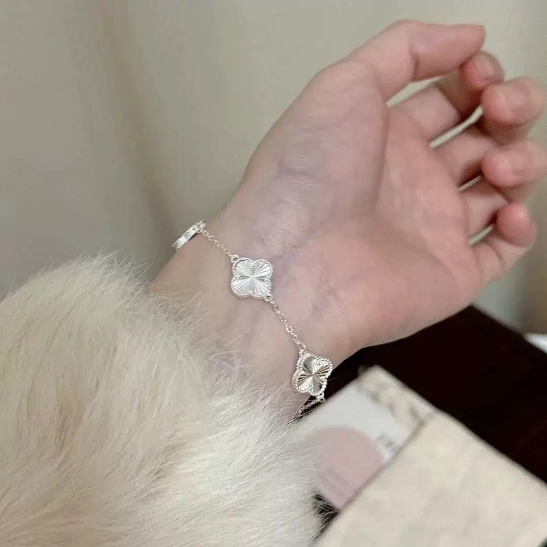 Van Cleef & Arpels Bracelet-92