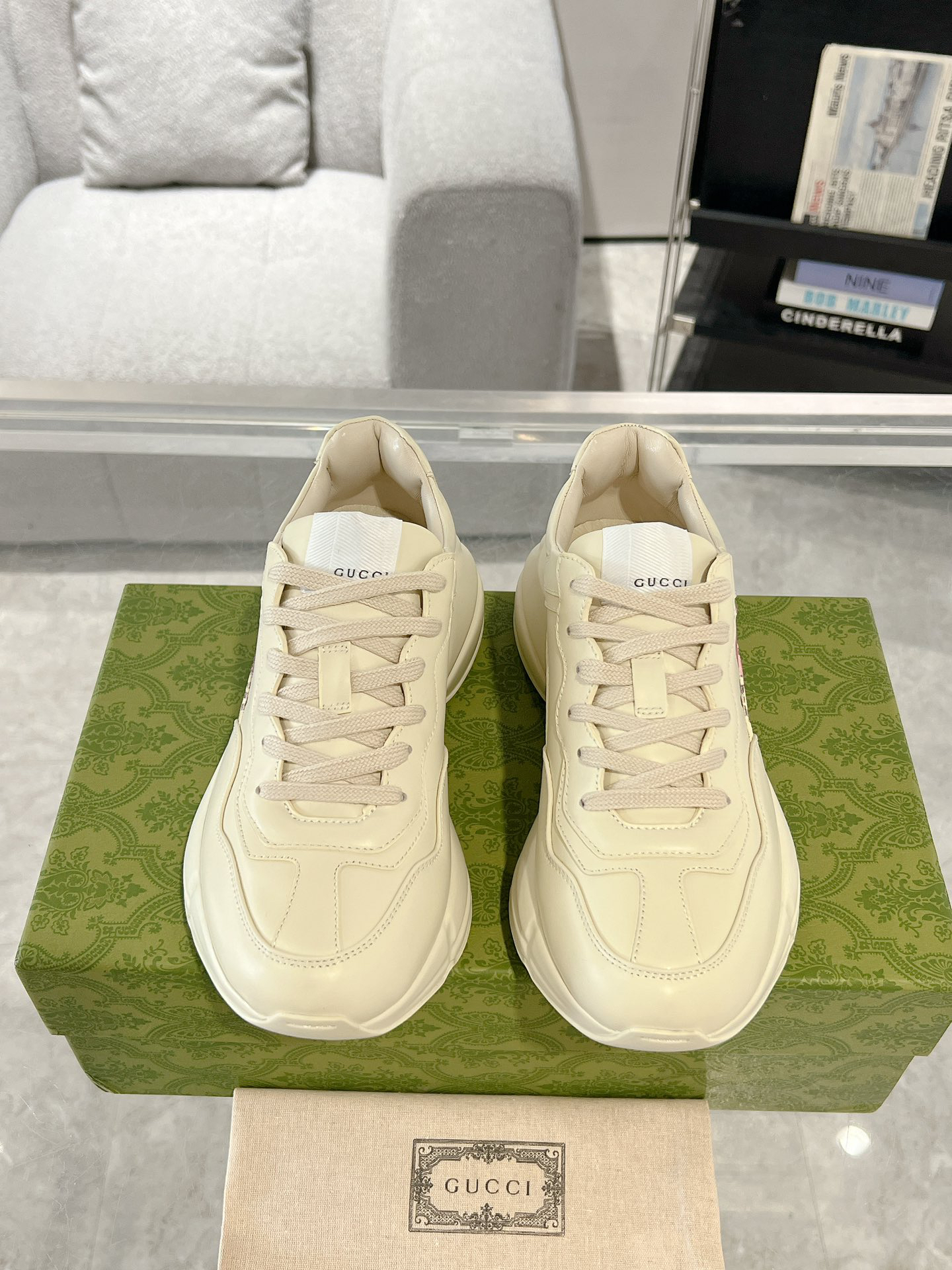 Gucci Sneakers-208