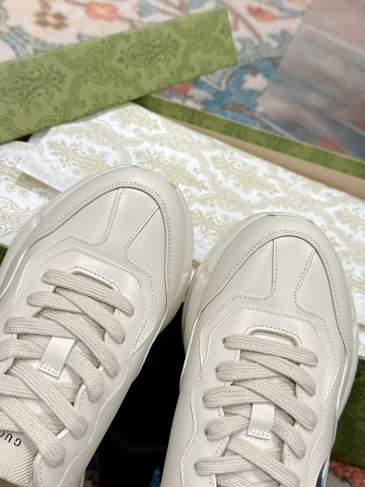 Gucci Sneakers-122