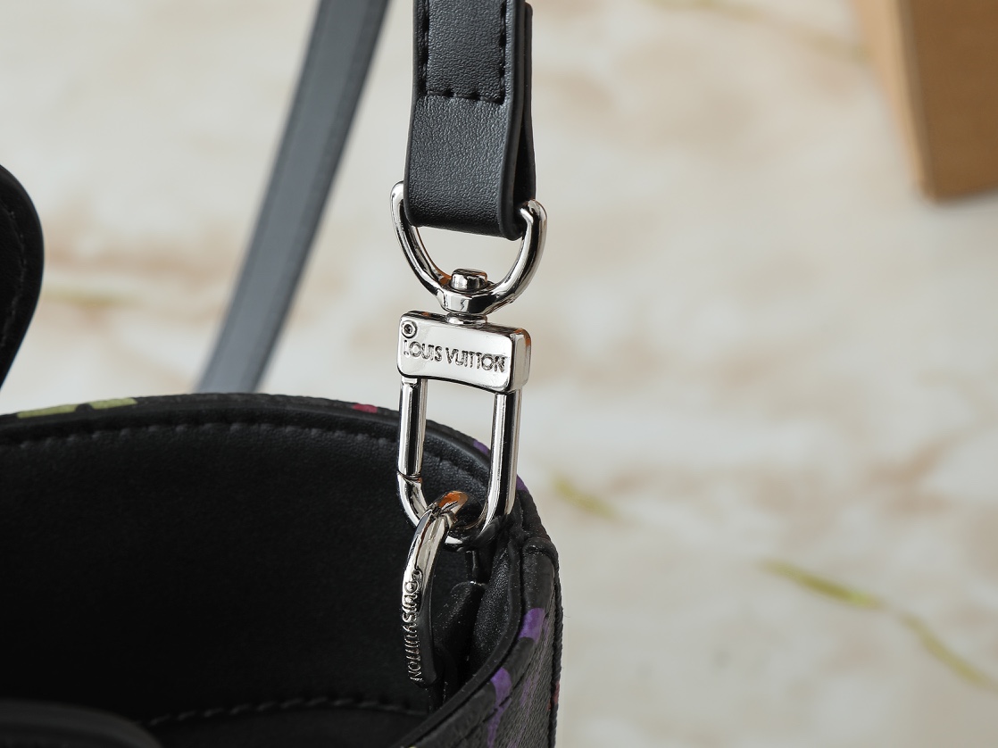 Louis Vuitton Hot New Product-204