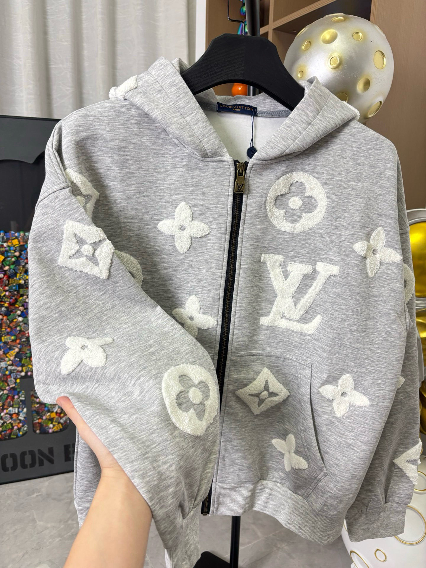 LV Clothing-302