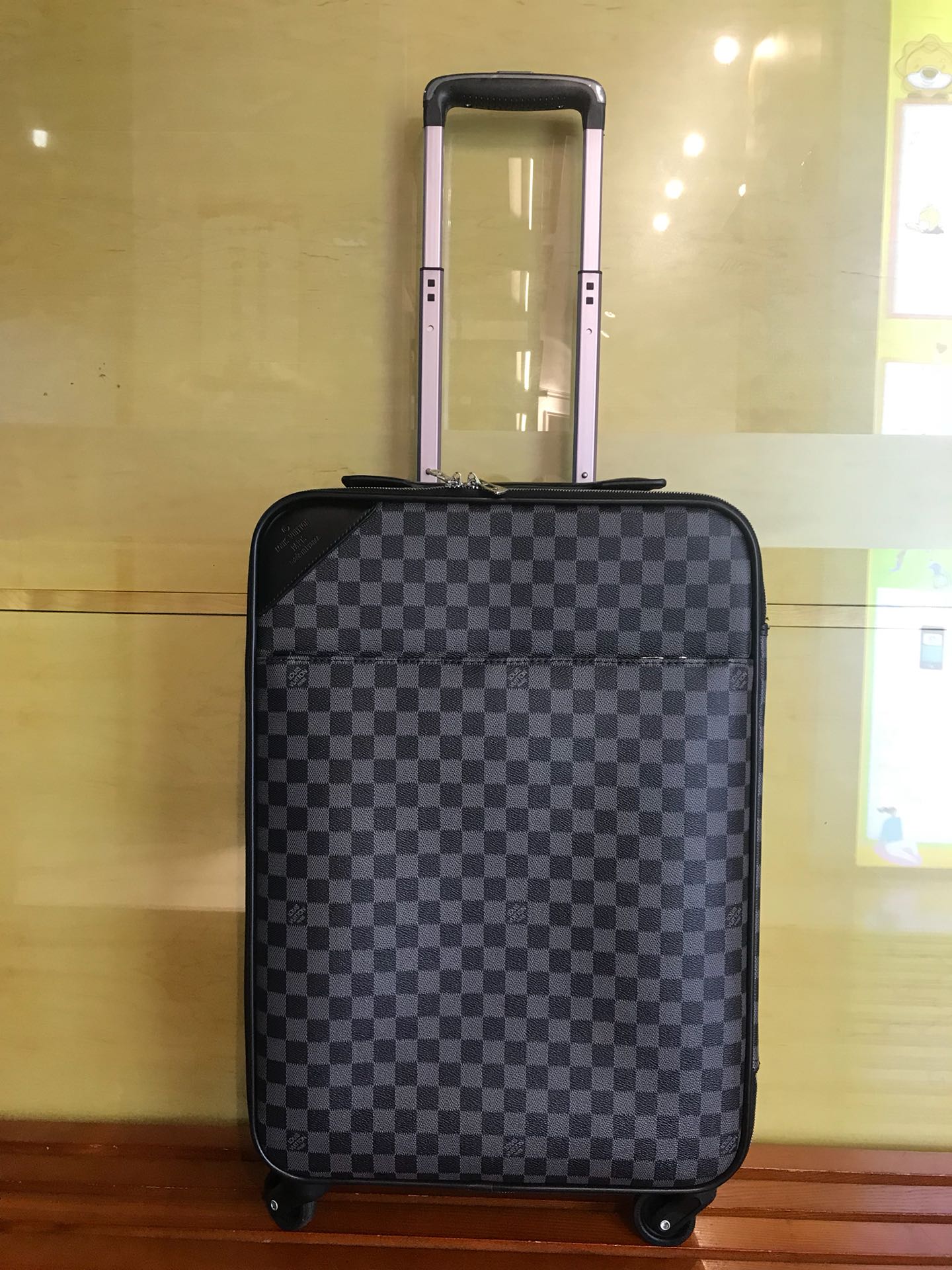 LV luggage-97
