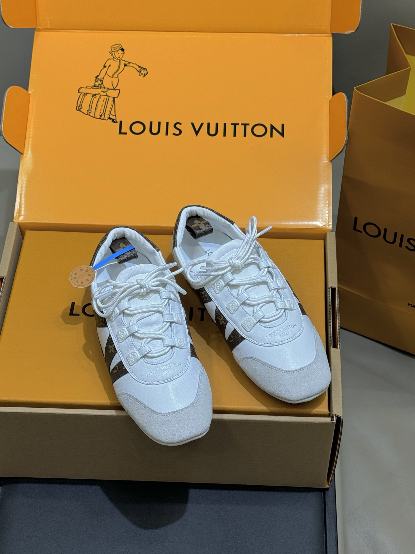 Lv Sneakers-226