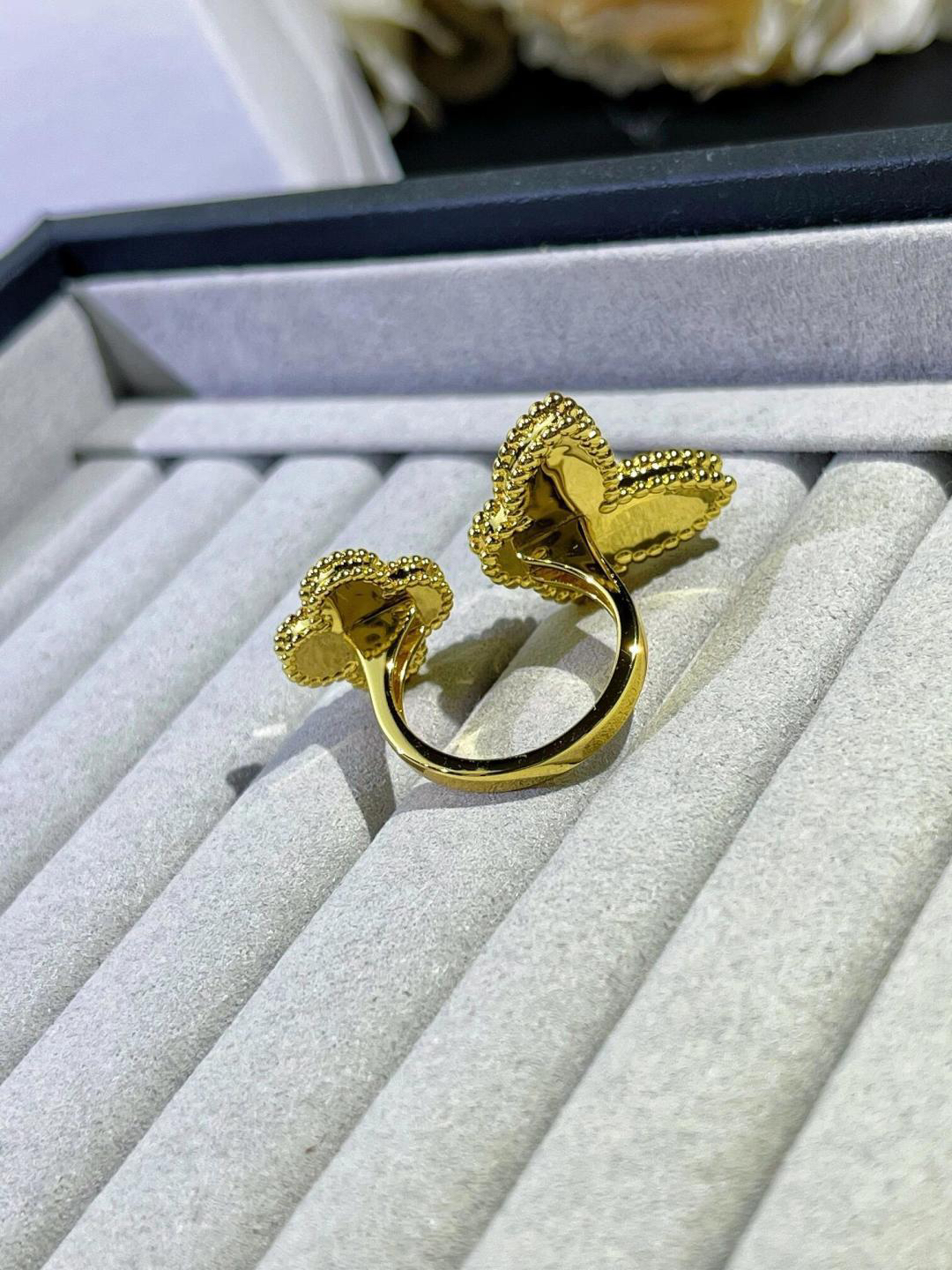 Van Cleef & Arpels ring-31