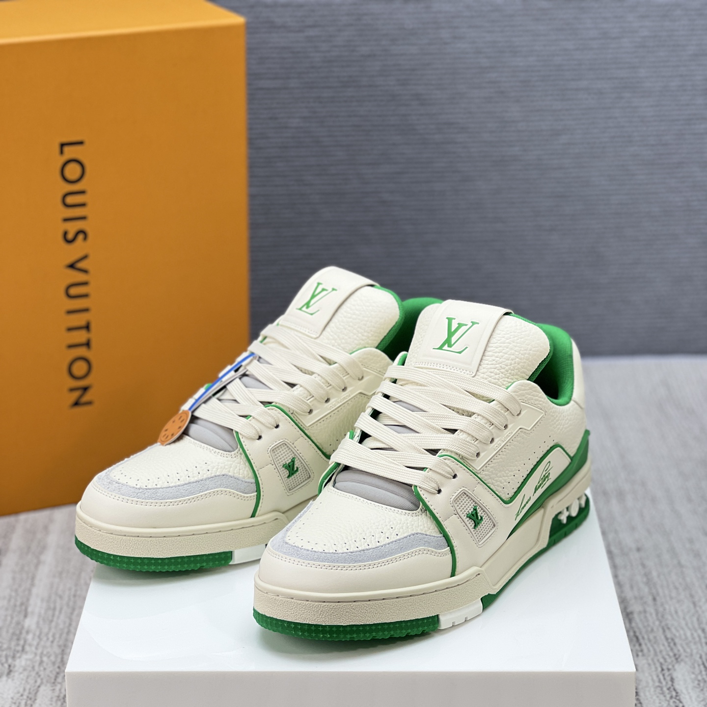 Lv Sneakers-150