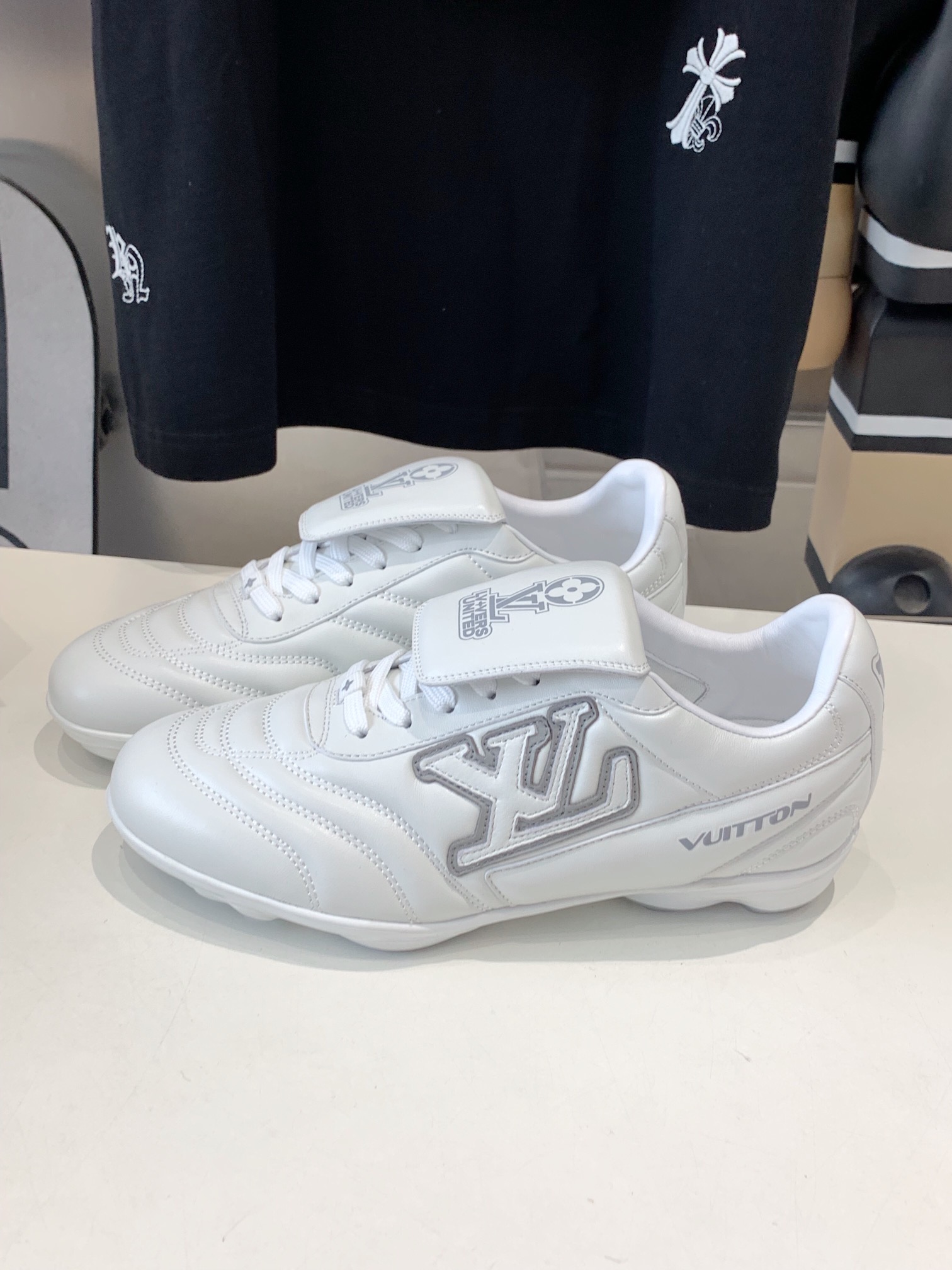 Lv Sneakers-242