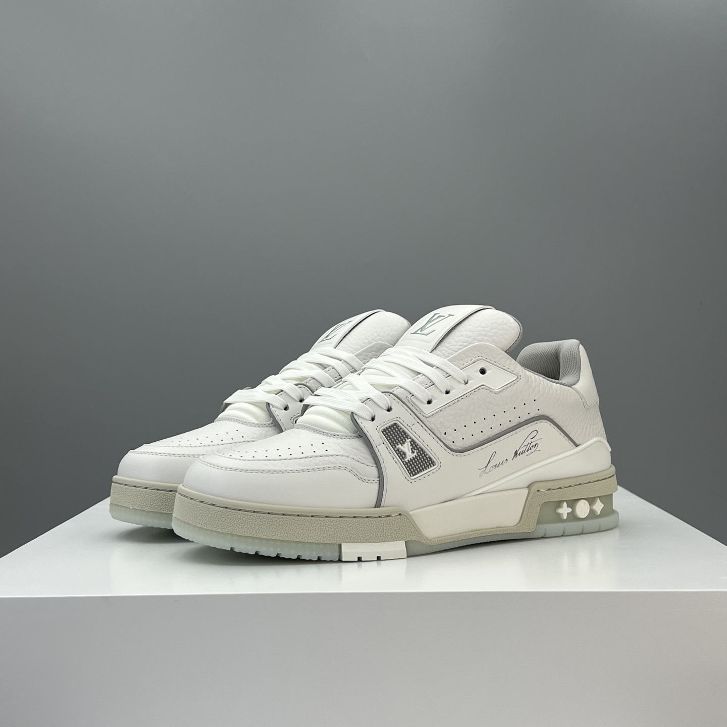 Lv Sneakers-136