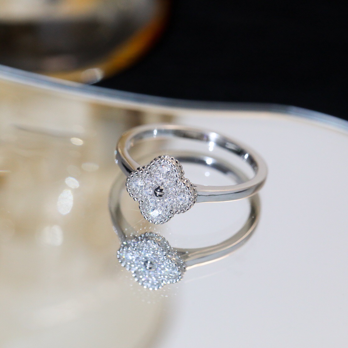 Van Cleef & Arpels ring-106