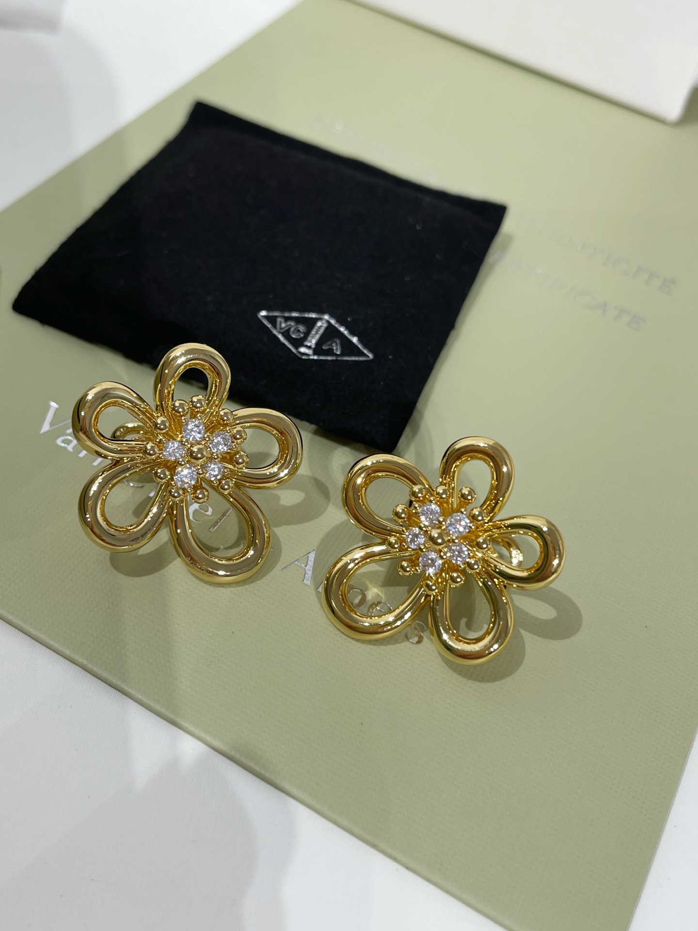Van Cleef & Arpels earring-15