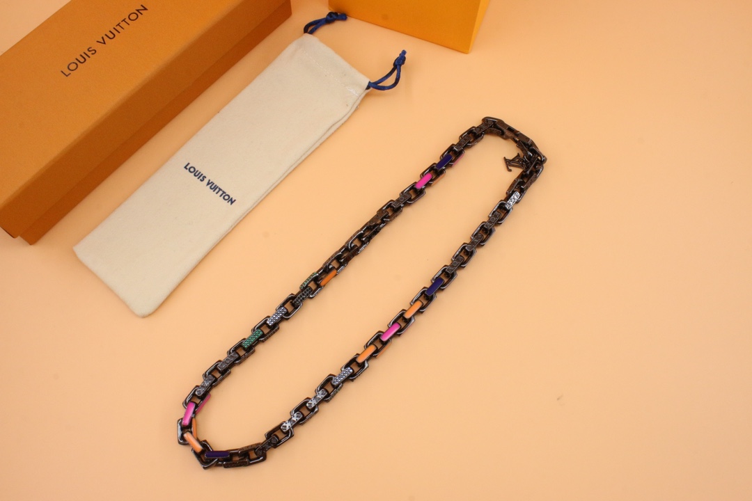 LV necklace-7