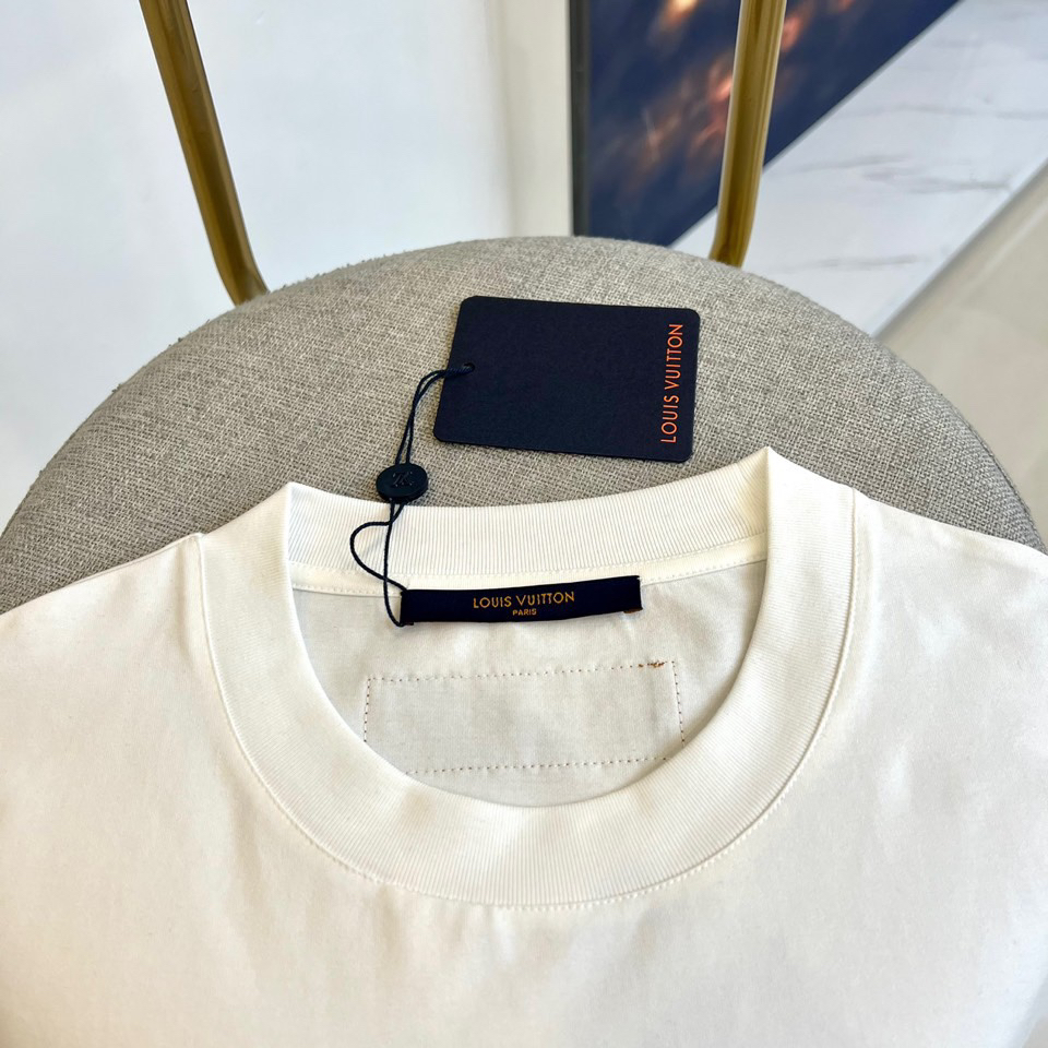 LV clothing-242