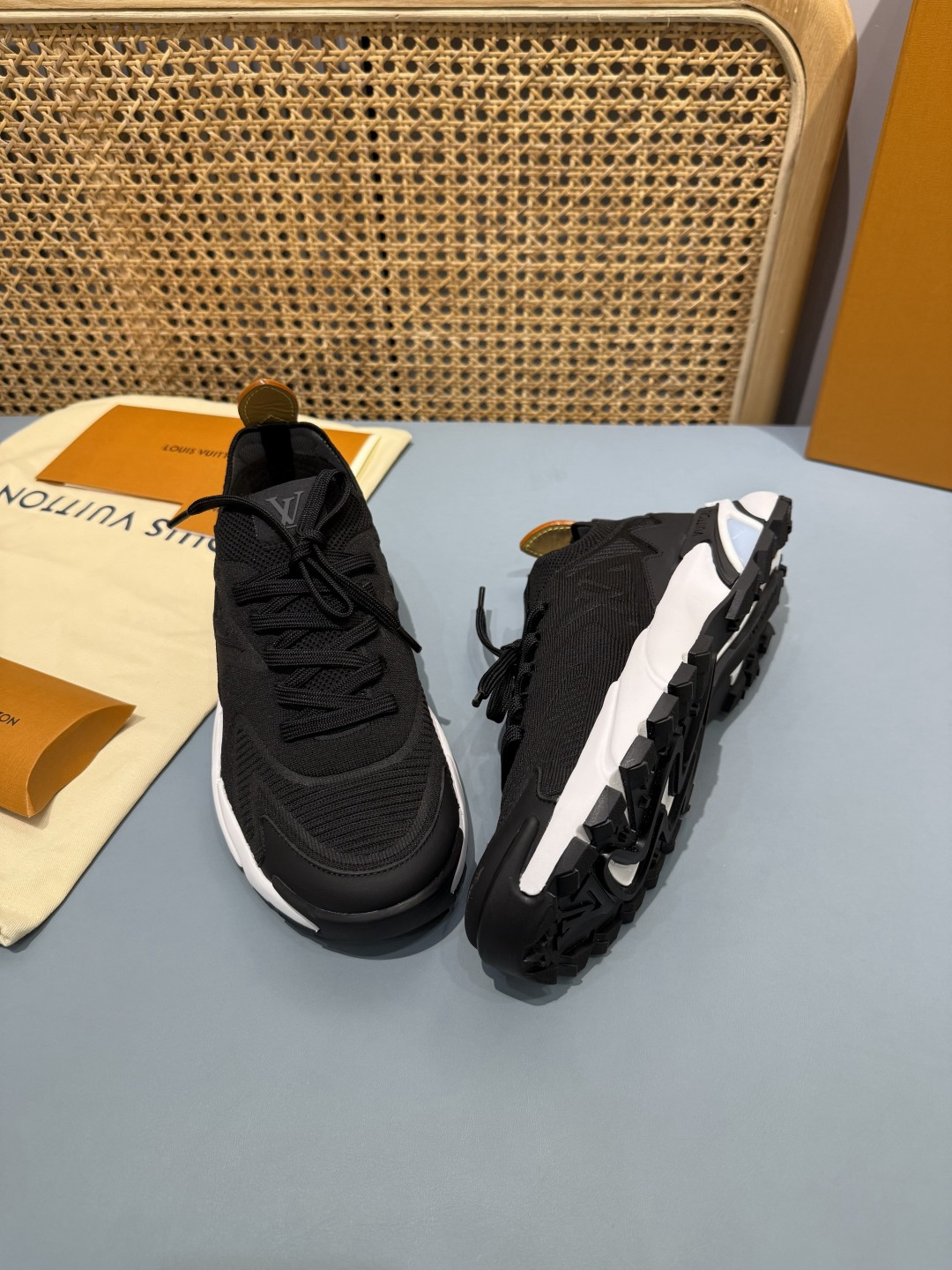 Lv Sneakers-178