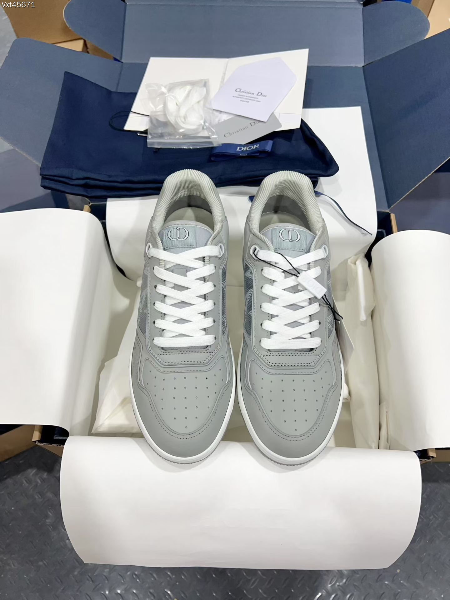 Dior Sneakers-16