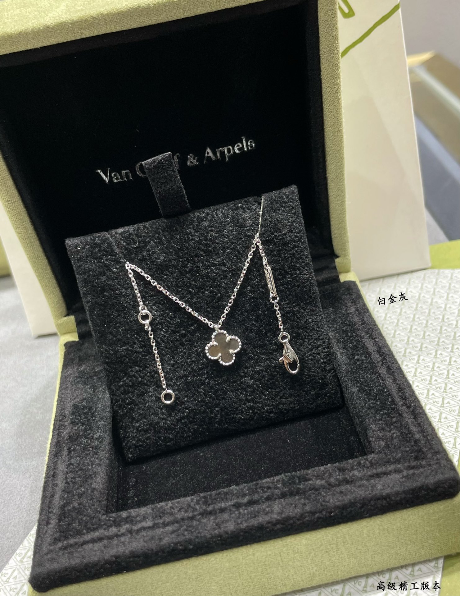 Van Cleef & Arpels necklace-100