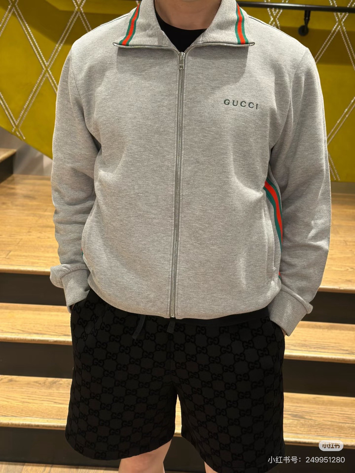Gucci Clothing-286