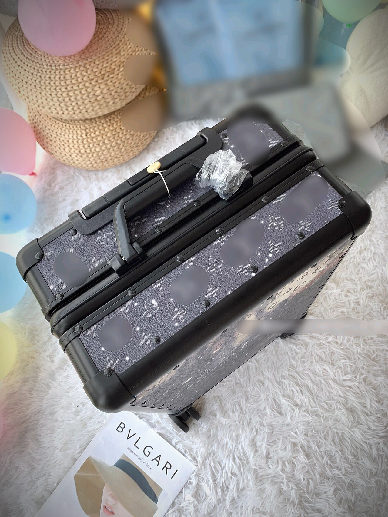 LV luggage-100