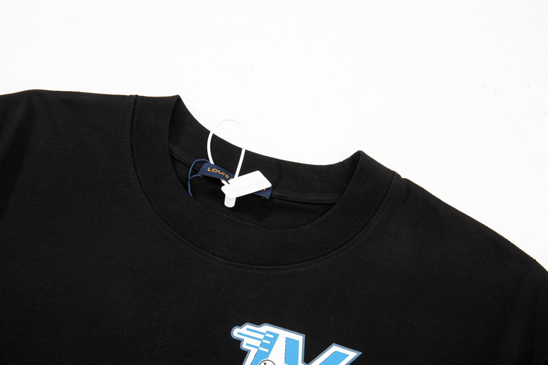 LV clothing-89