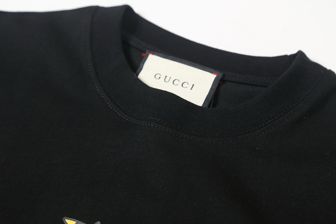Gucci clothing-12
