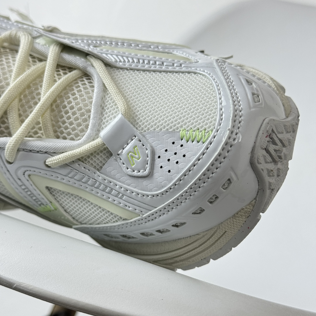 New Balance Sneakers-372