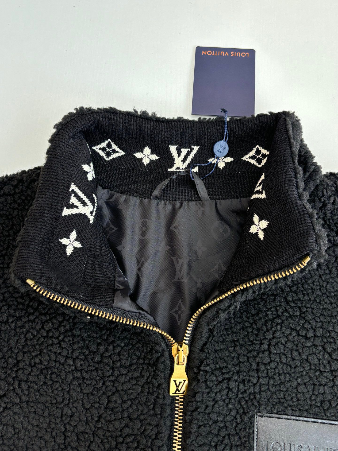 LV Clothing-294