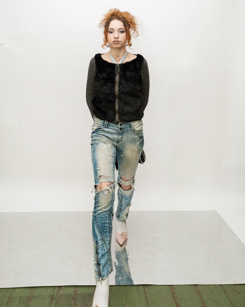 Vintage Y2K faux fur front zip-up jumper in grey & black