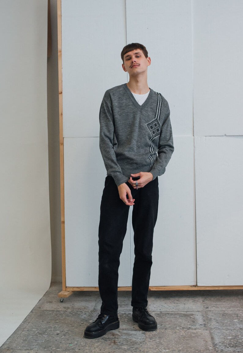 Vintage Y2k Preppy V-neck Jumper in Grey&Abstact Pattern S/M