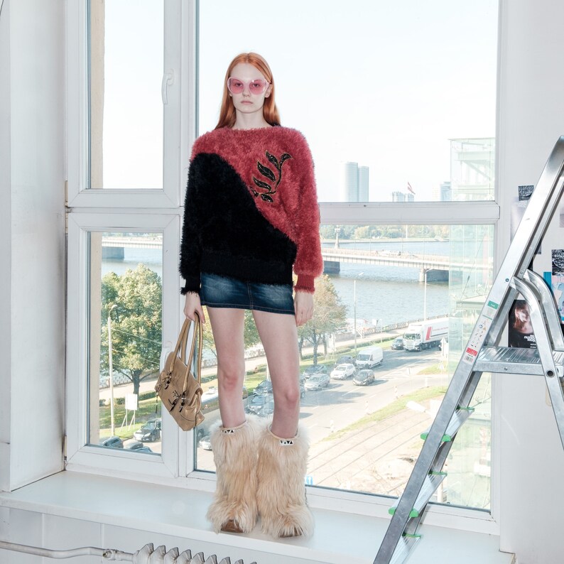 90s Vintage adorable fluffy jumper in black & dark pink