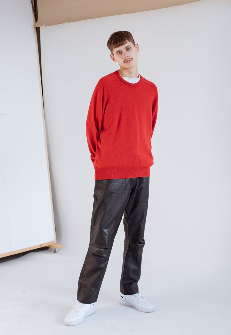 Vintage Round Neck Lambswool Unisex Sweater in Red Knit L