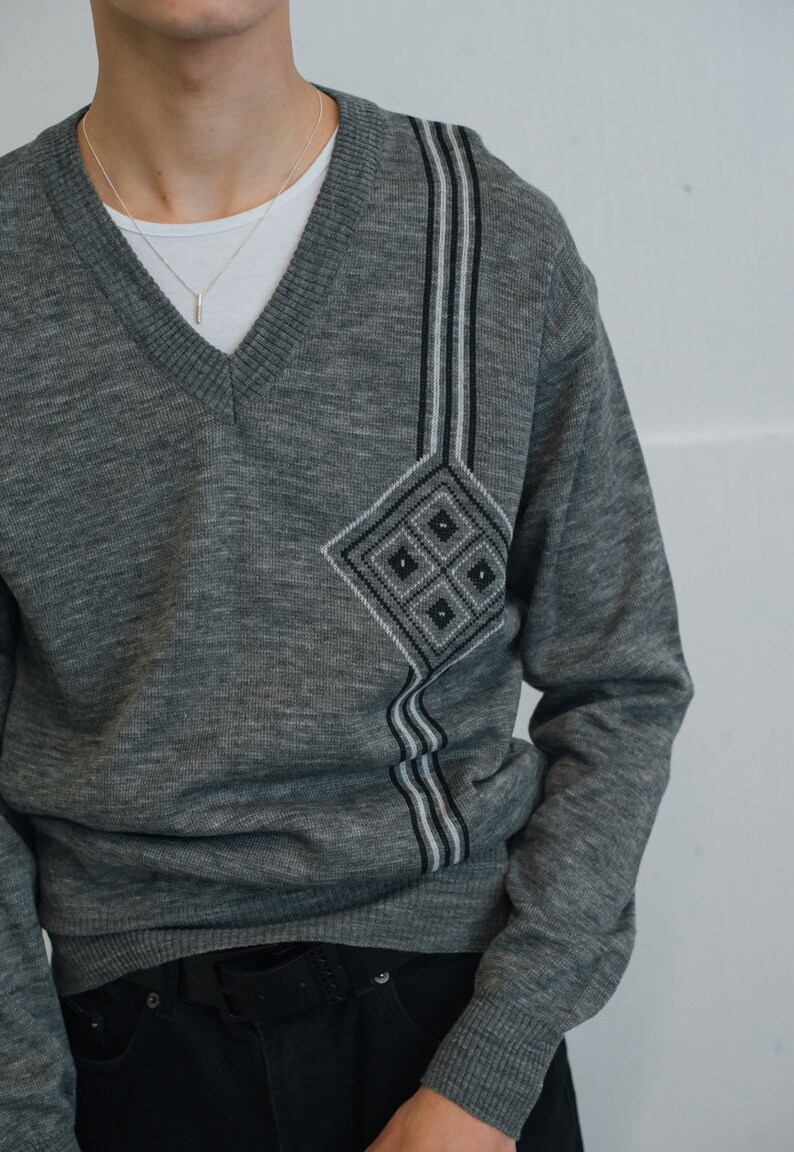 Vintage Y2k Preppy V-neck Jumper in Grey&Abstact Pattern S/M