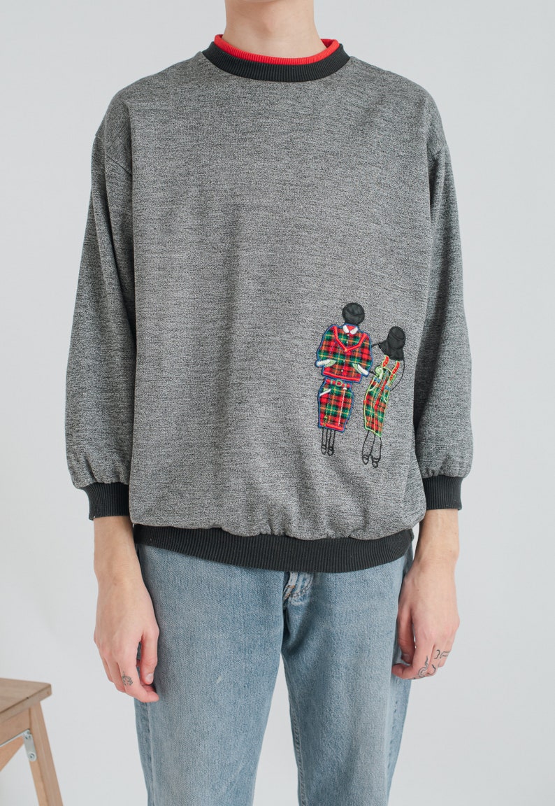 Vintage 90s Boxy Fit Embroidered Jumper in Grey Unisex S