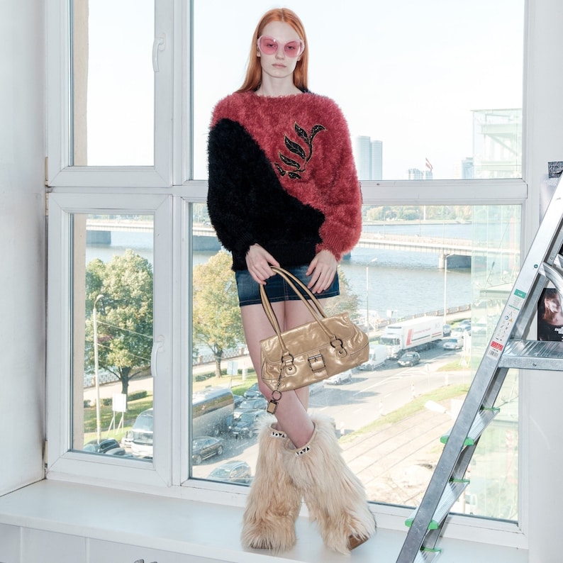 90s Vintage adorable fluffy jumper in black & dark pink