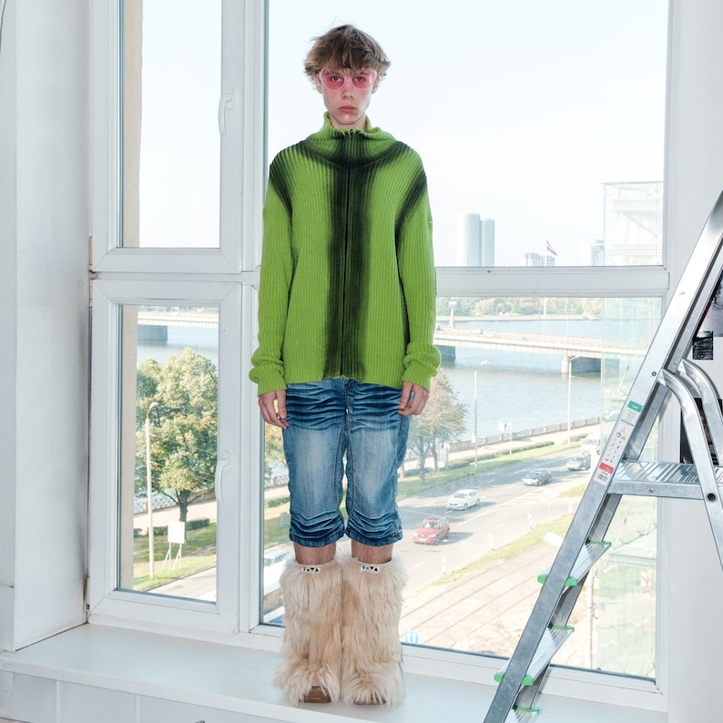 Y2K Vintage unique ribbed spray paint jumper in green&black