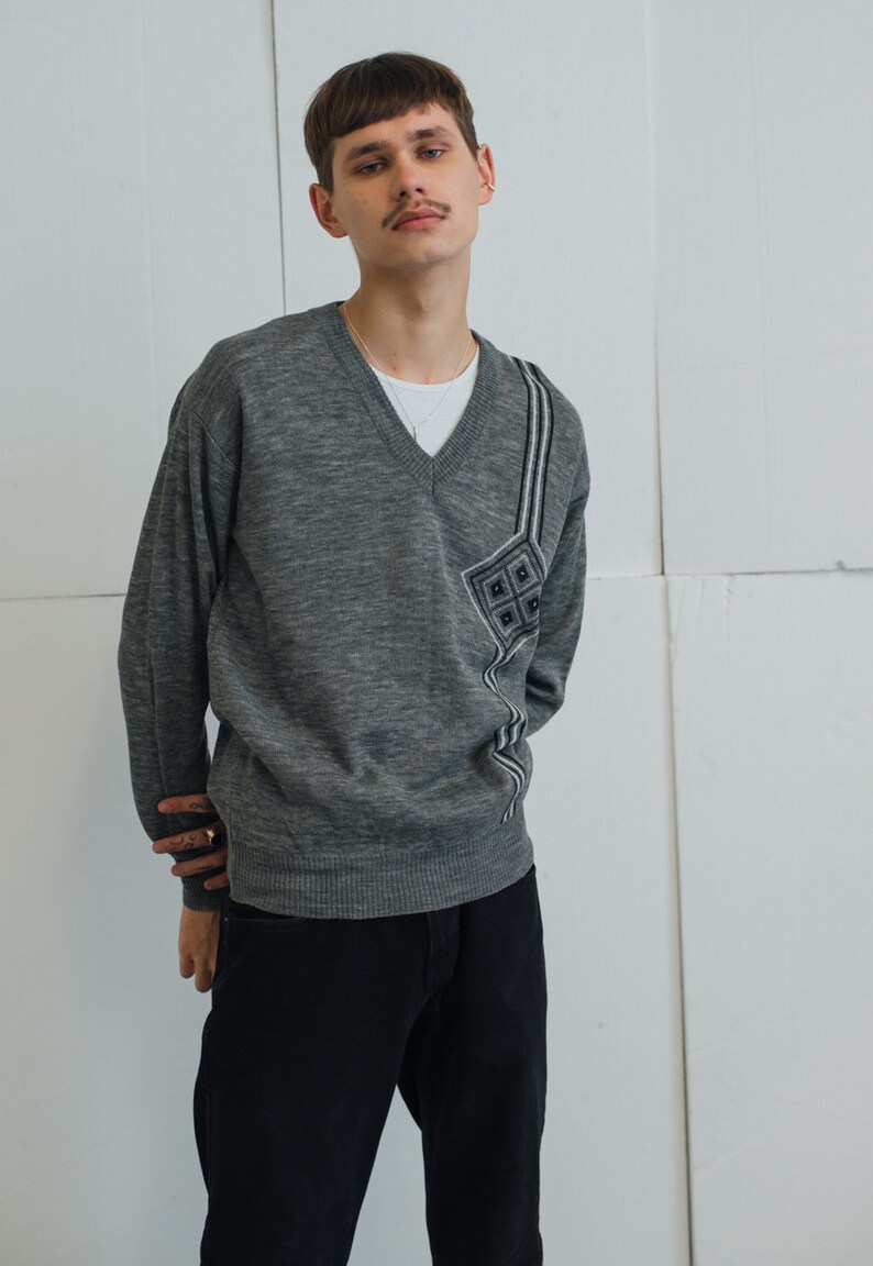 Vintage Y2k Preppy V-neck Jumper in Grey&Abstact Pattern S/M