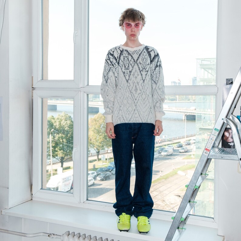 90s Vintage abstract print ombre jumper in white & grey