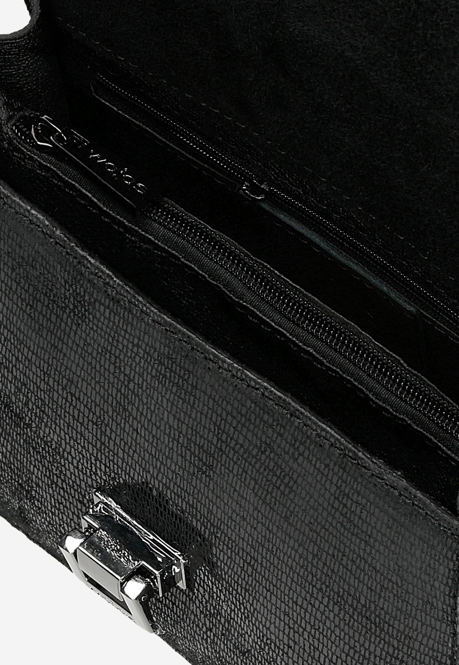 Czarna skórzana torebka damska z metalowym łańcuchem