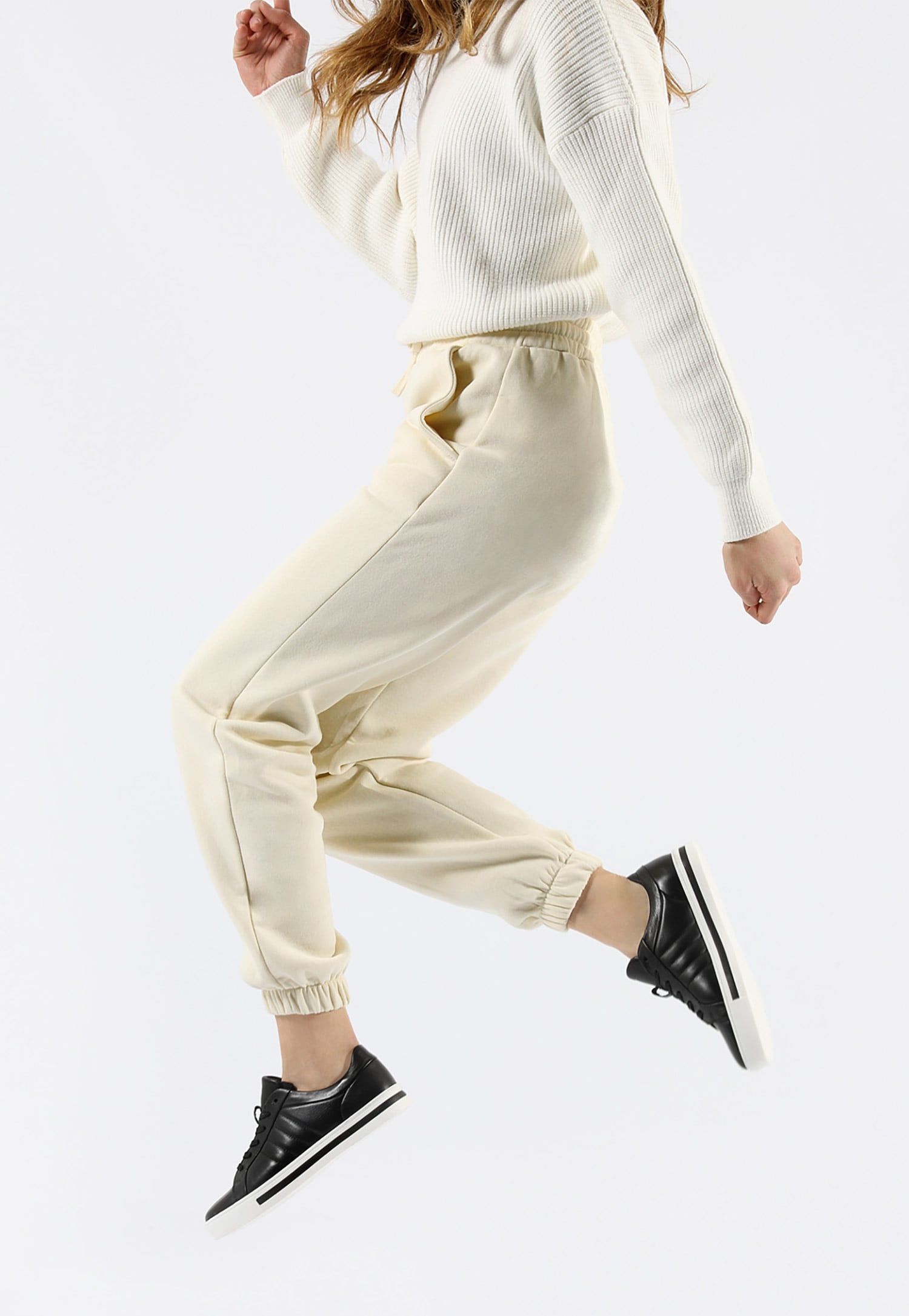 Białe trampki damskie ze skóry licowej