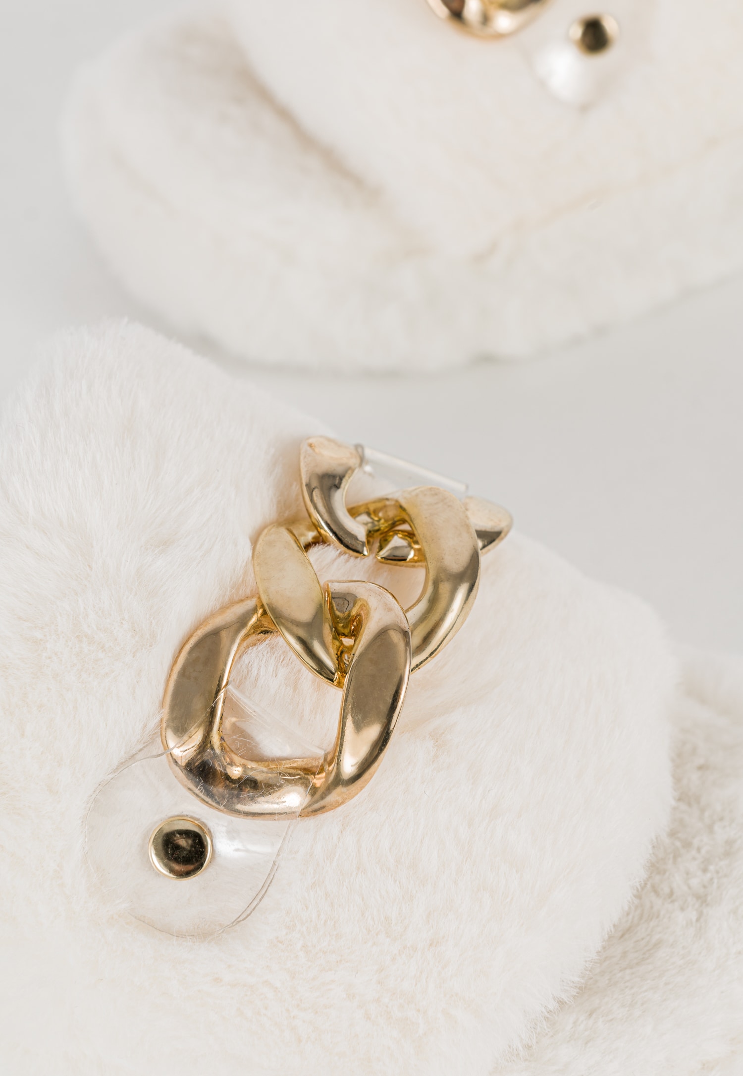 WJS puchate białe kapcie damskie