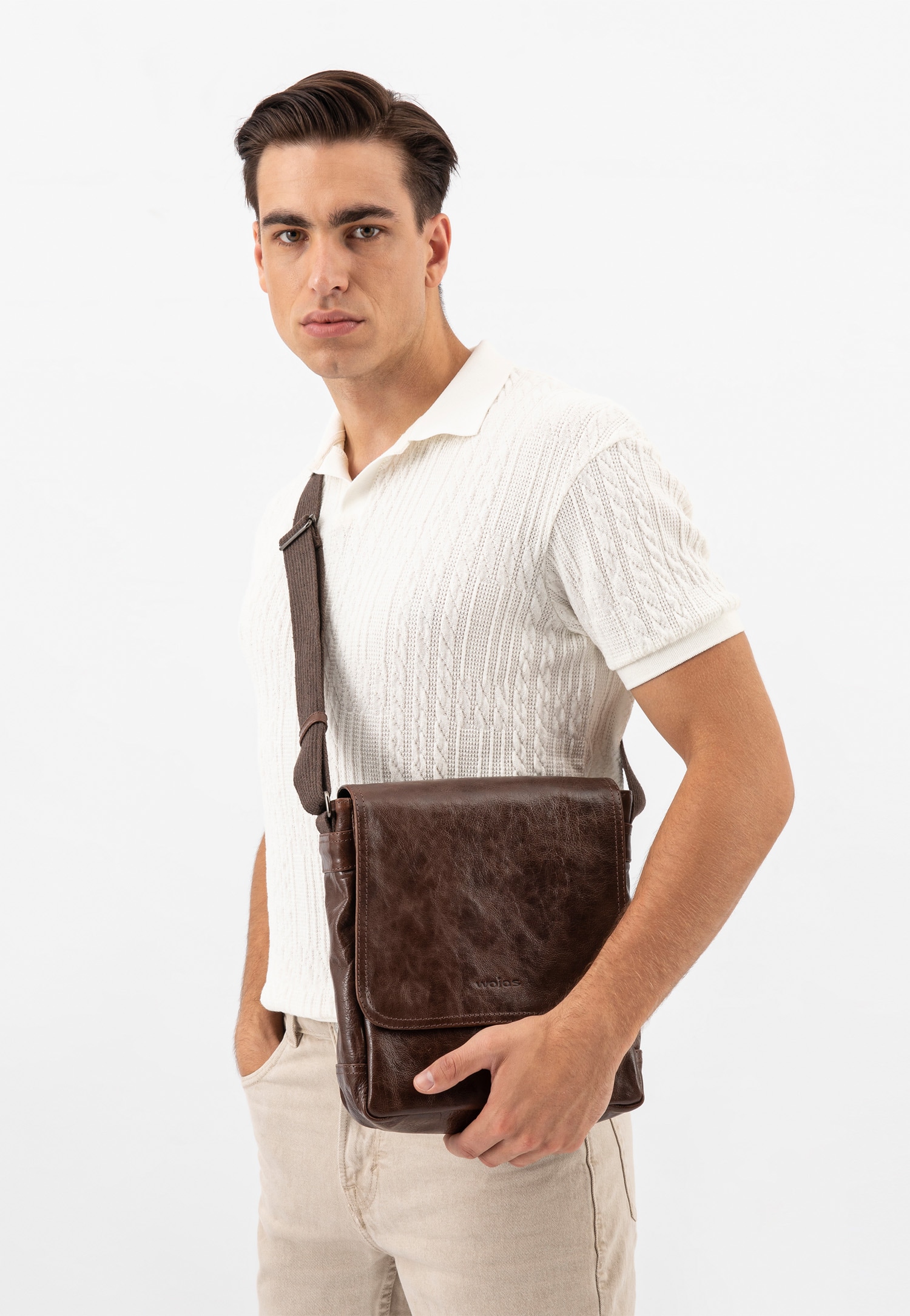 Czarna torba męska na ramię ze skóry licowej