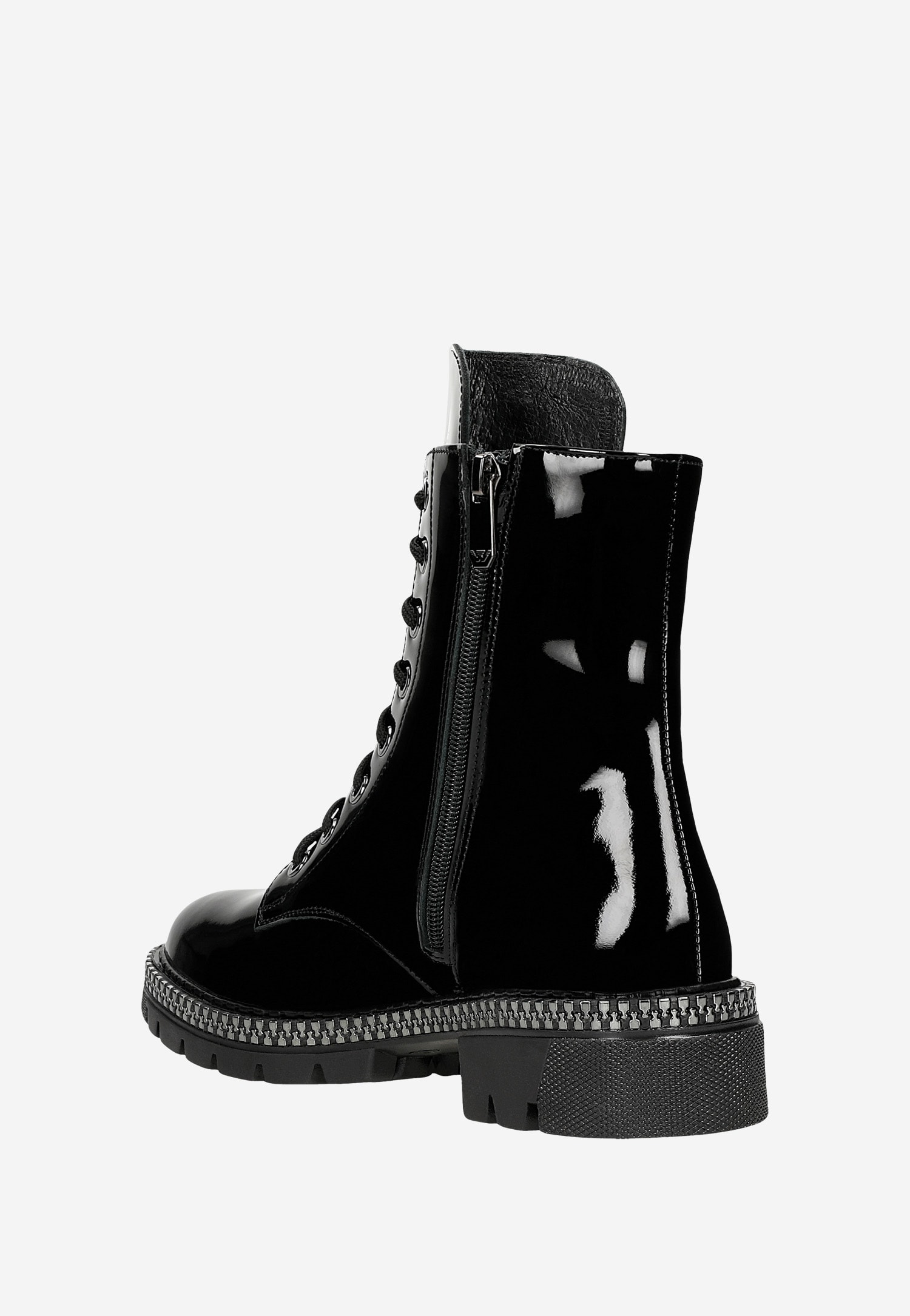 Czarne lakierowane trzewiki damskie z ozdobioną podeszwą