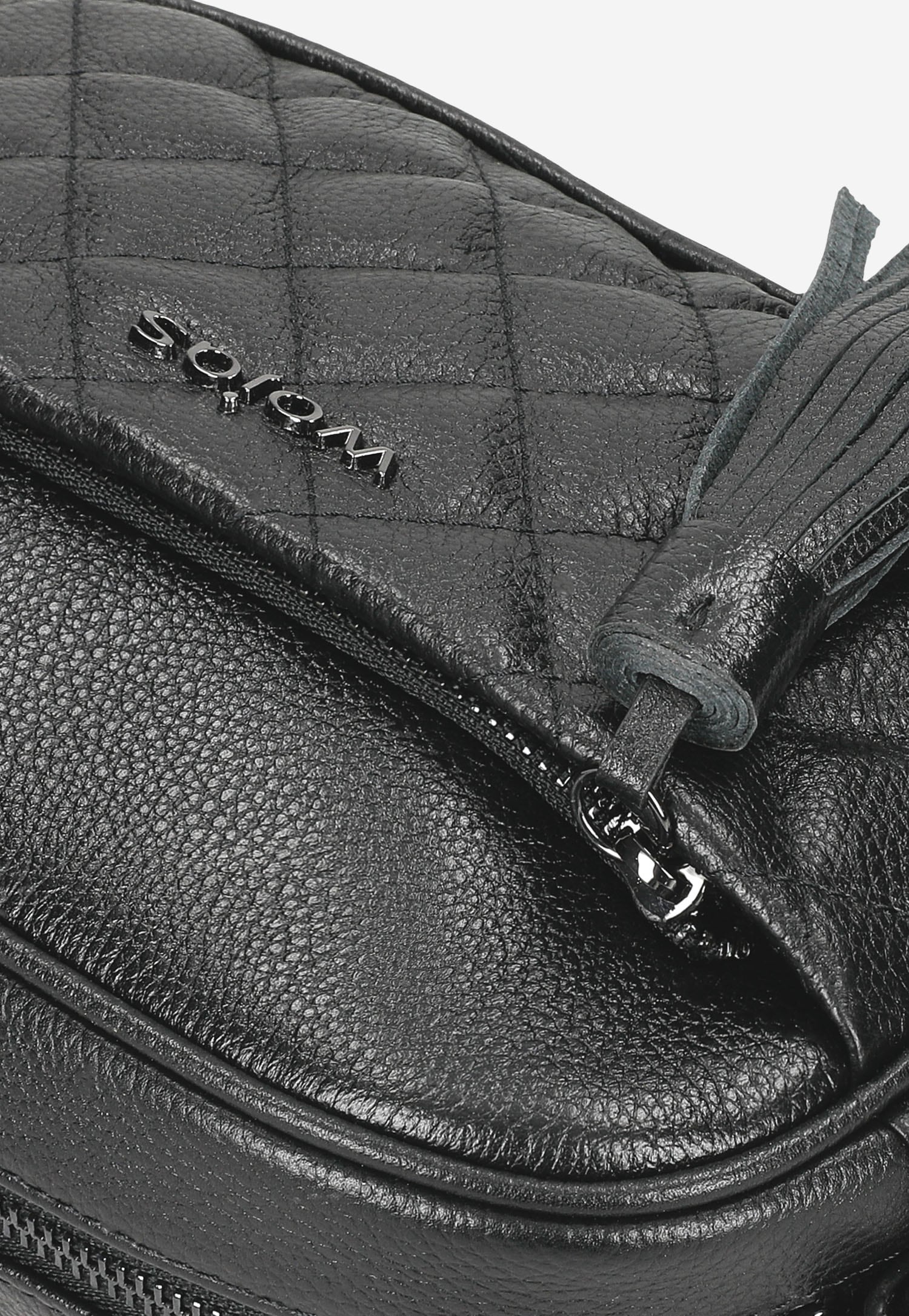 Mała czarna torebka damska z ozdobnym pikowaniem