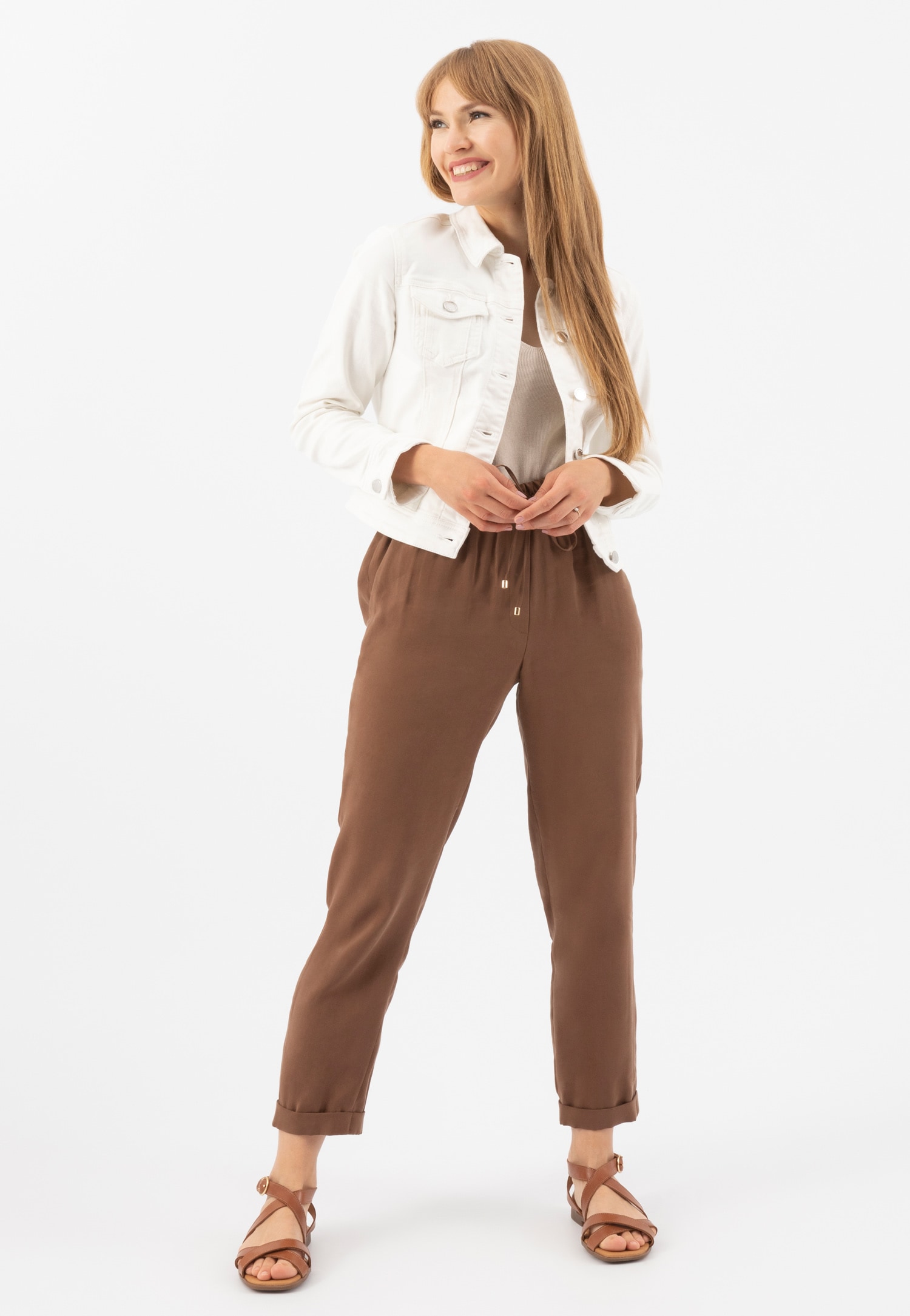 Jasnobrązowe sandały damskie ze skóry licowej