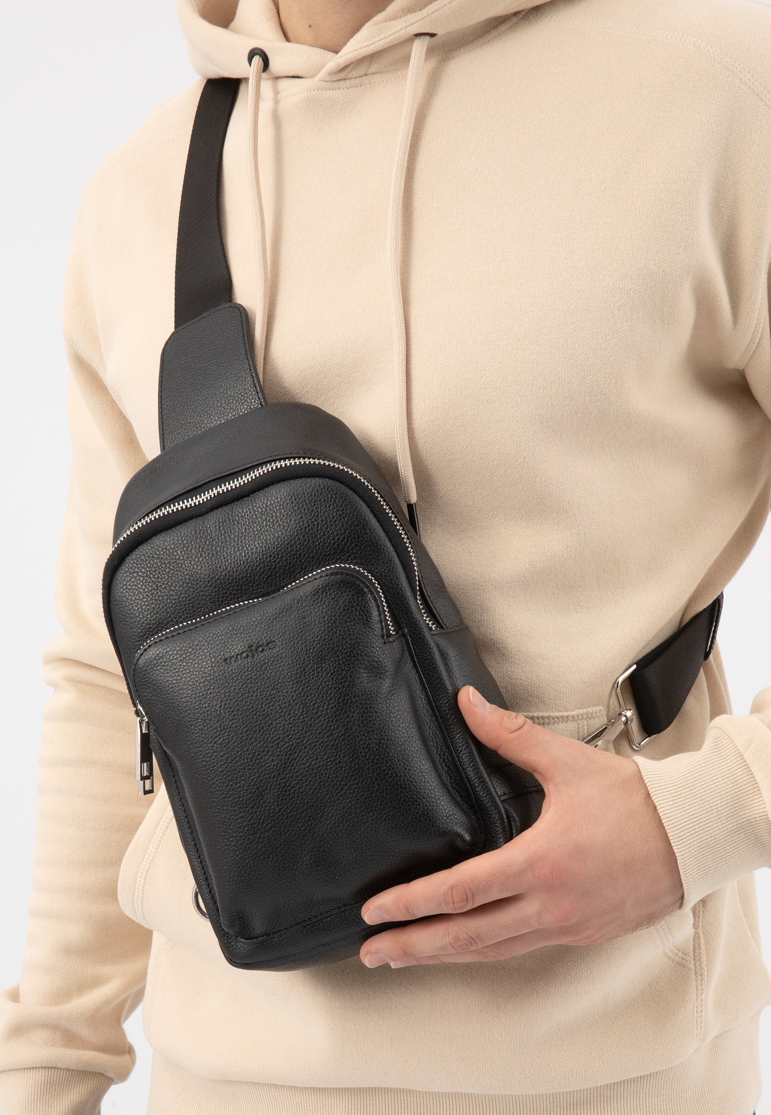 Czarna torba męska ze skóry licowej