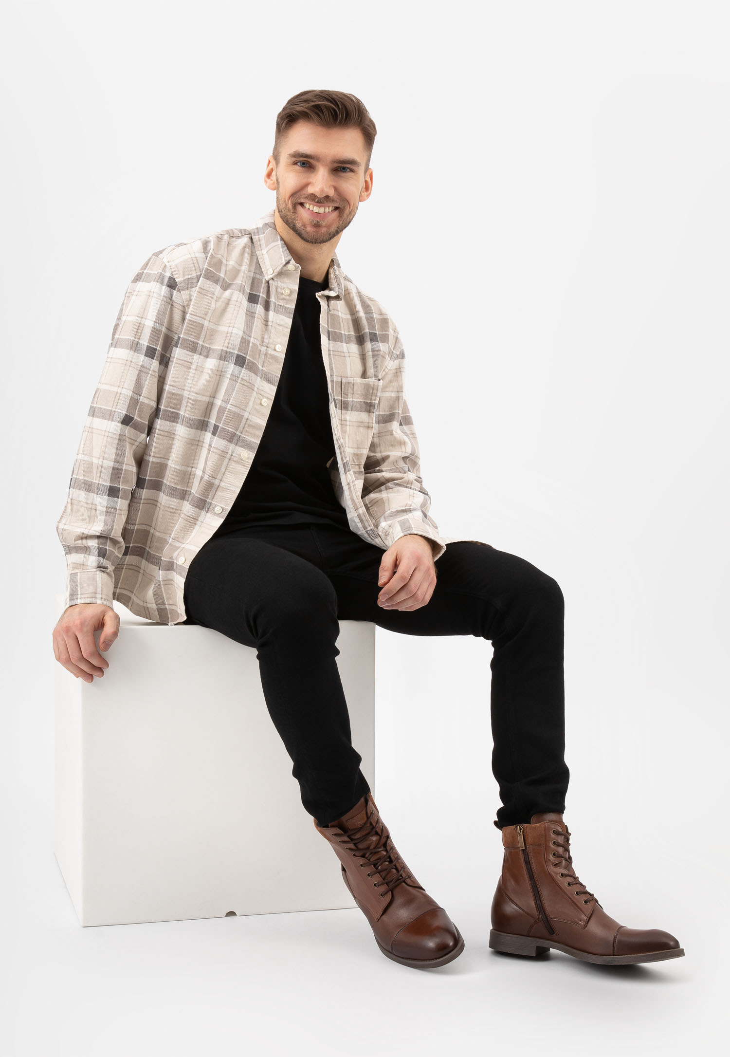 Sznurowane trzewiki męskie