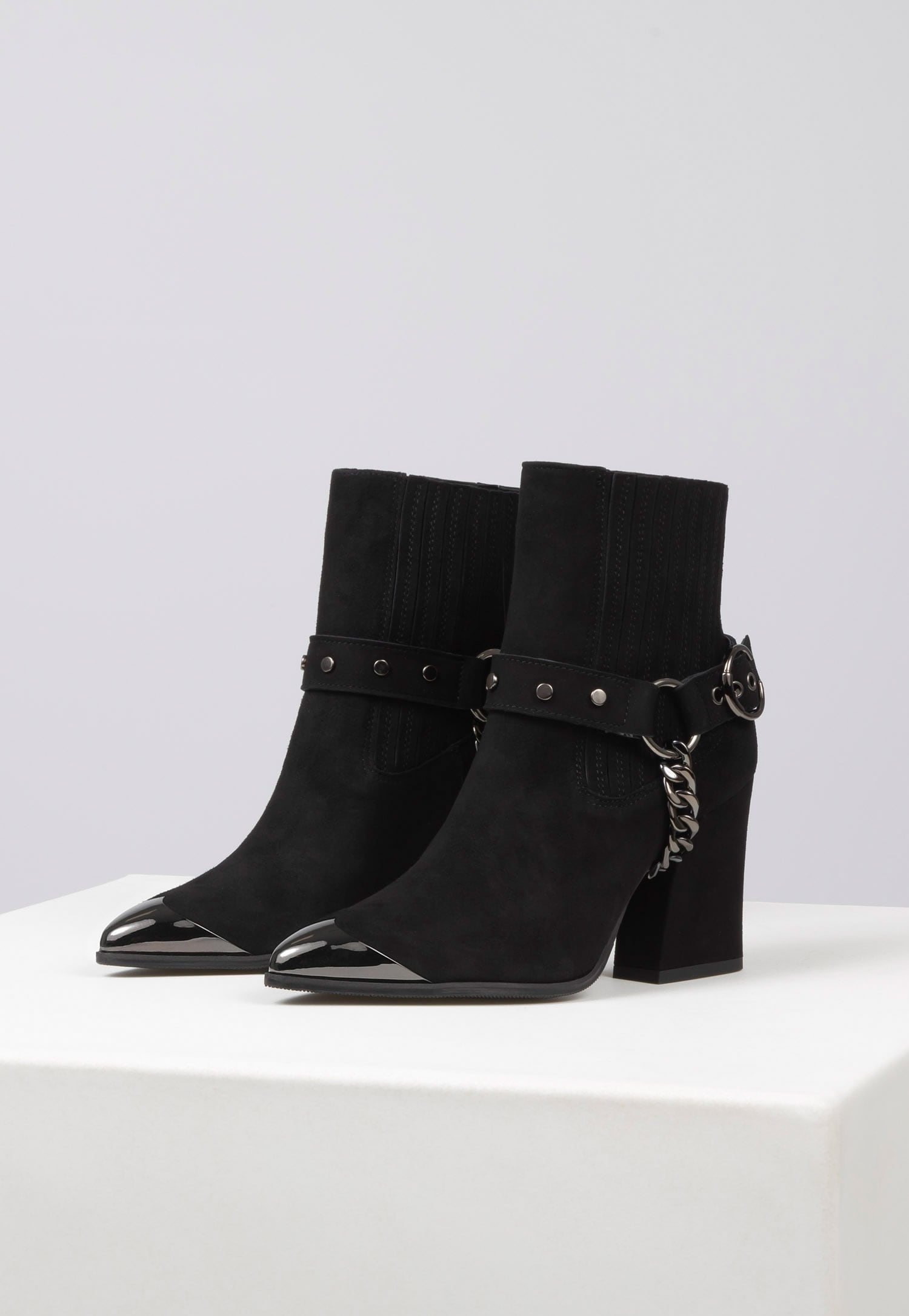 Czarne sztyblety damskie PREMIUM z metalowymi ozdobami na nosku