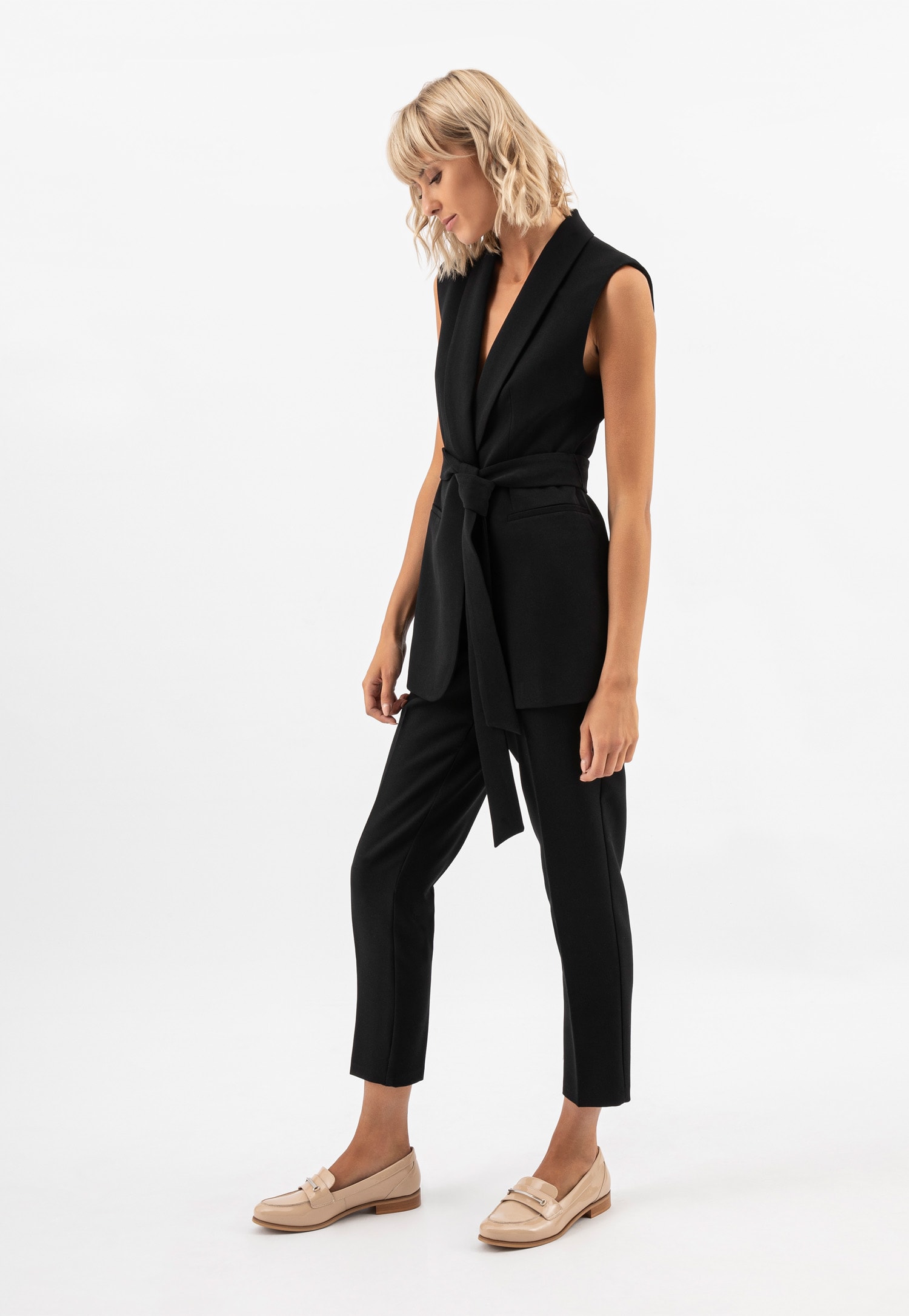 Beżowe lakierowane mokasyny damskie